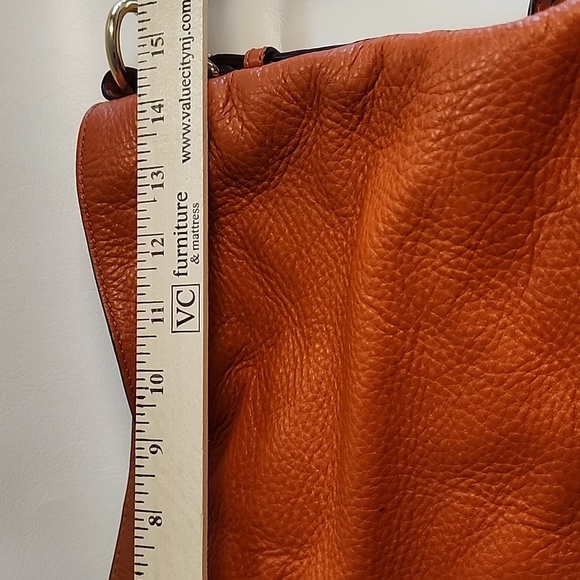 MICHAEL KORS Bucket Bag Hard to find. - Picture 12 of 13